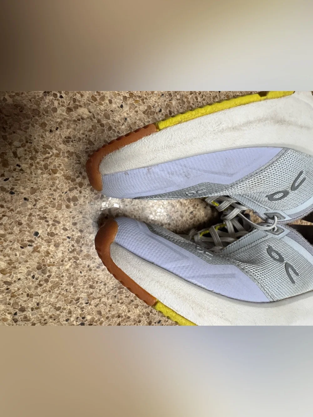 On Running gray sporty